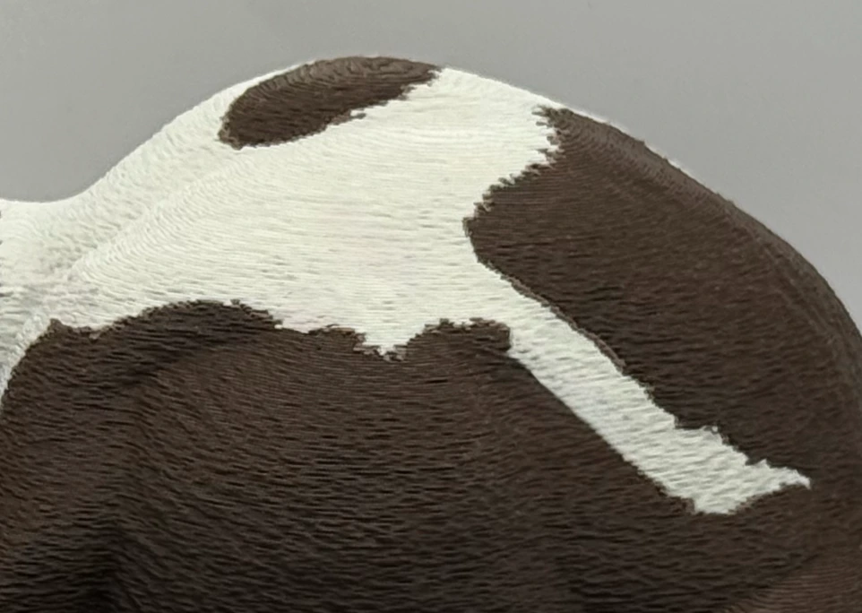 Close-up van de perfect aaneensluitende lijnen op een beeldje